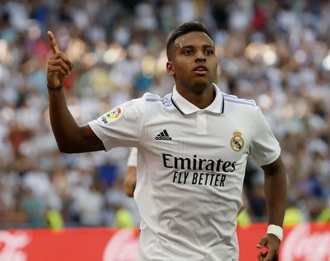 أخبار كرة القدم: ريال مدريد يبيع رودريغو ويمقاطع الكرة الذهبية، فيليكس يلمع بالنصر، والأهلي يستهدف بلعمري.